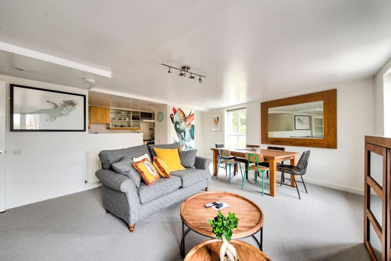 Altido Ultra Stylish Calton Road Apt W/ Parking Apartamento Edimburgo Exterior foto