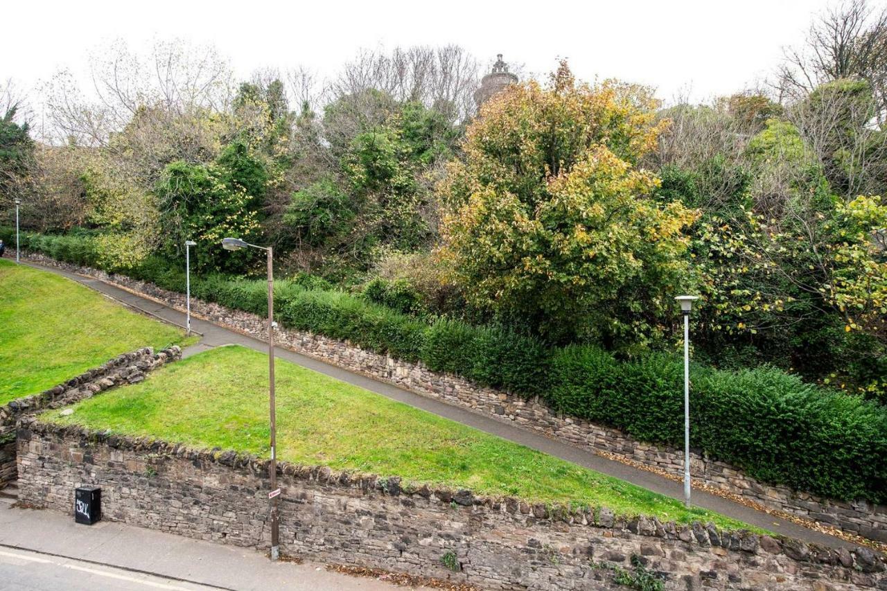 Altido Ultra Stylish Calton Road Apt W/ Parking Apartamento Edimburgo Exterior foto